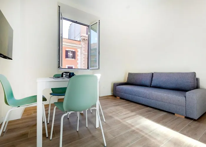 Trendy At Vatican Apartment